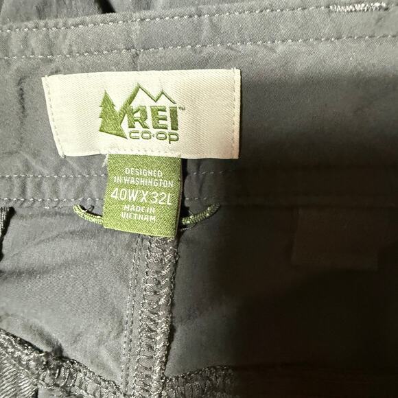 REI Co-Op Convertible Cargo Hiking Pants Mens 40x32 Gray Nylon Stretch Outdoors - Picture 4 of 10
